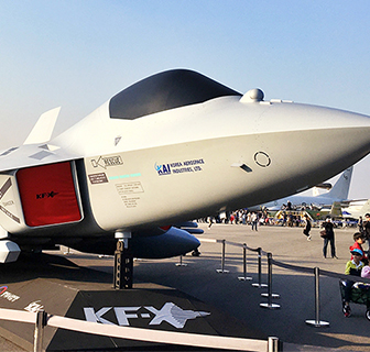 한국형 전투기의 ‘눈’ 국내 개발 AESA 레이다 시제품 출고!